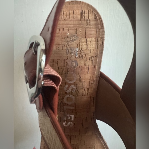 AEROSOLES NWOB “Camera Platform Heeled Sandals” Sz 9 - Picture 11 of 13